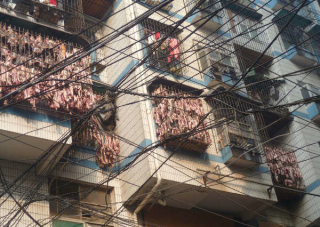 Illustration for article titled You Don't Want To Live Next to China's "Bacon Apartment"